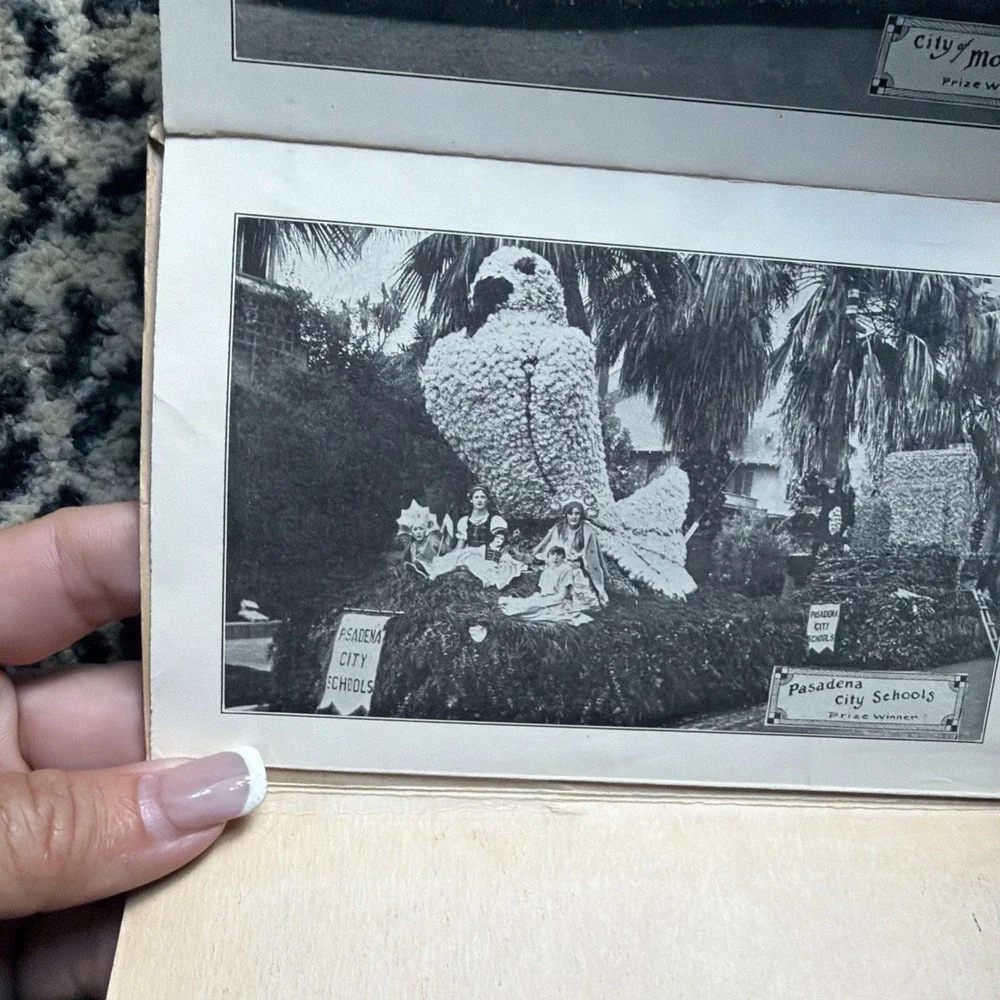 Pasadena California CA 1931 Tournament Of Roses Parade Souvenir Fold Out Photos